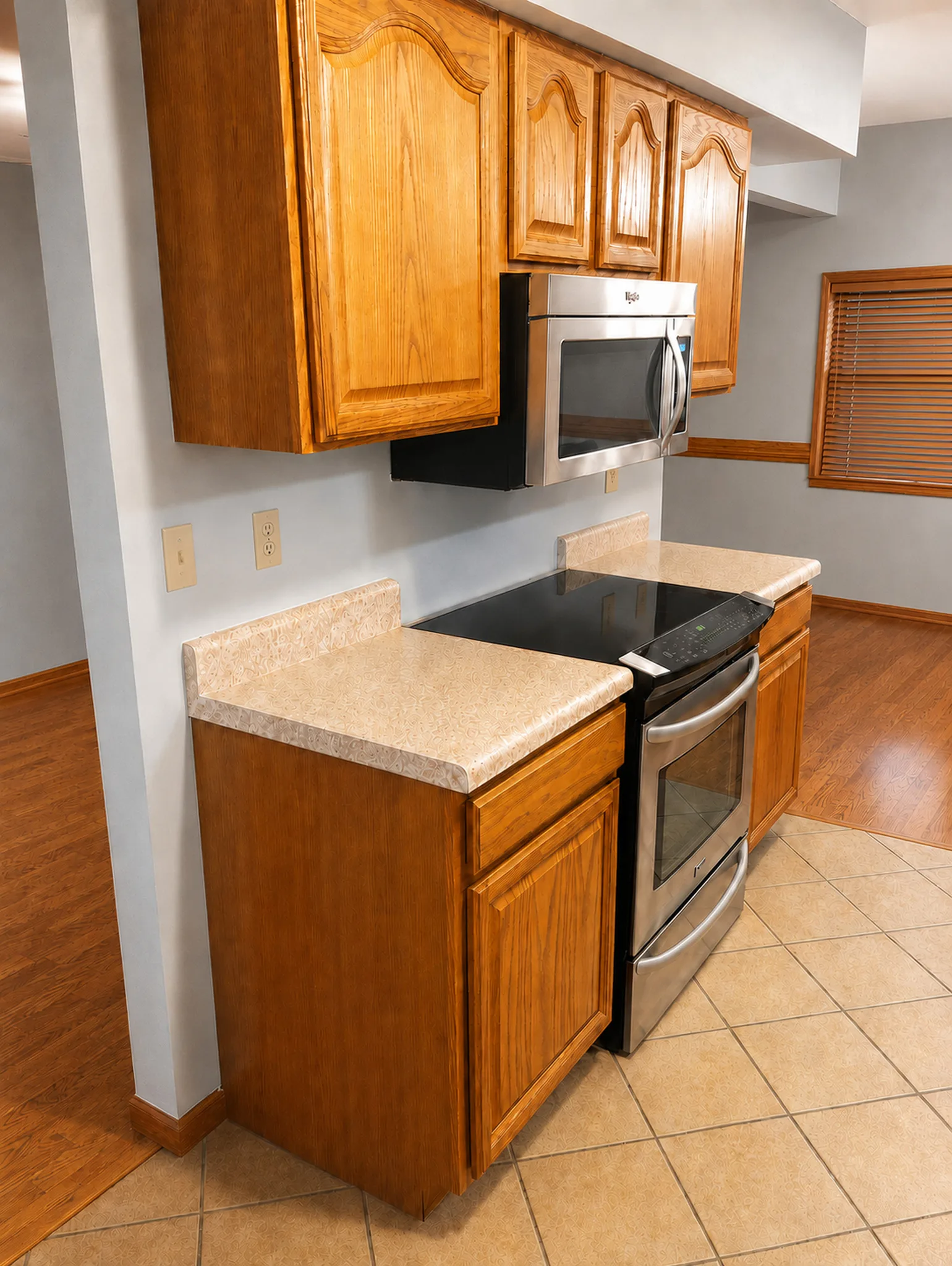 Apartment 1305 B interior view 8