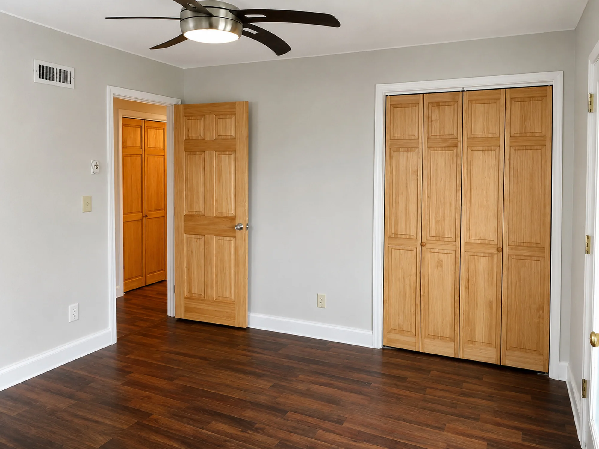 Apartment 1307 A interior view 3