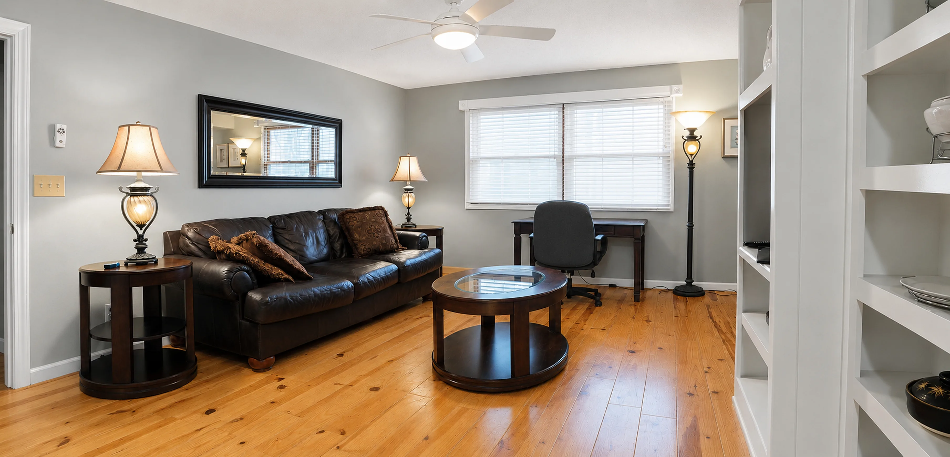 Apartment 1307 D interior view 1