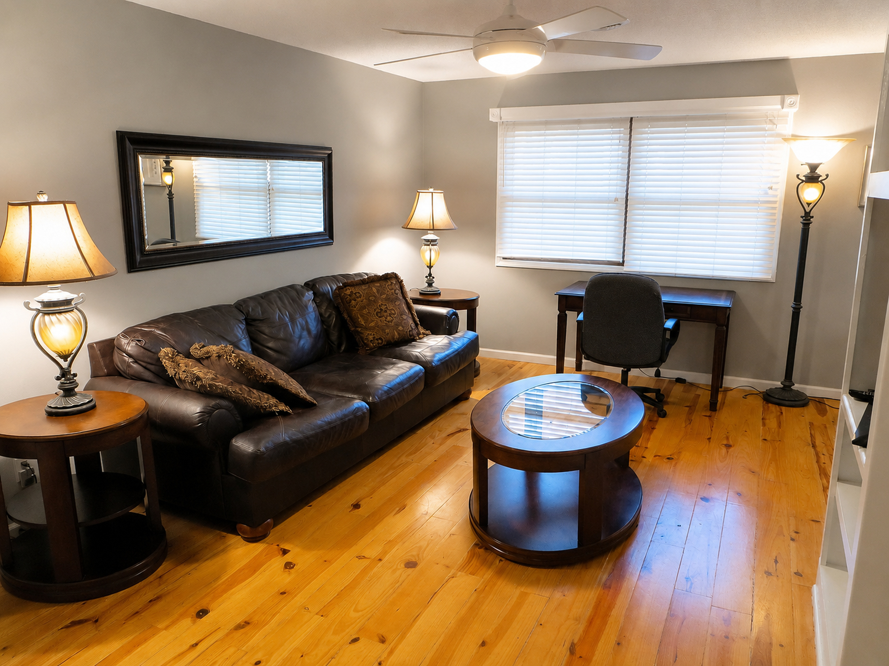 Apartment 1307 D interior view 3