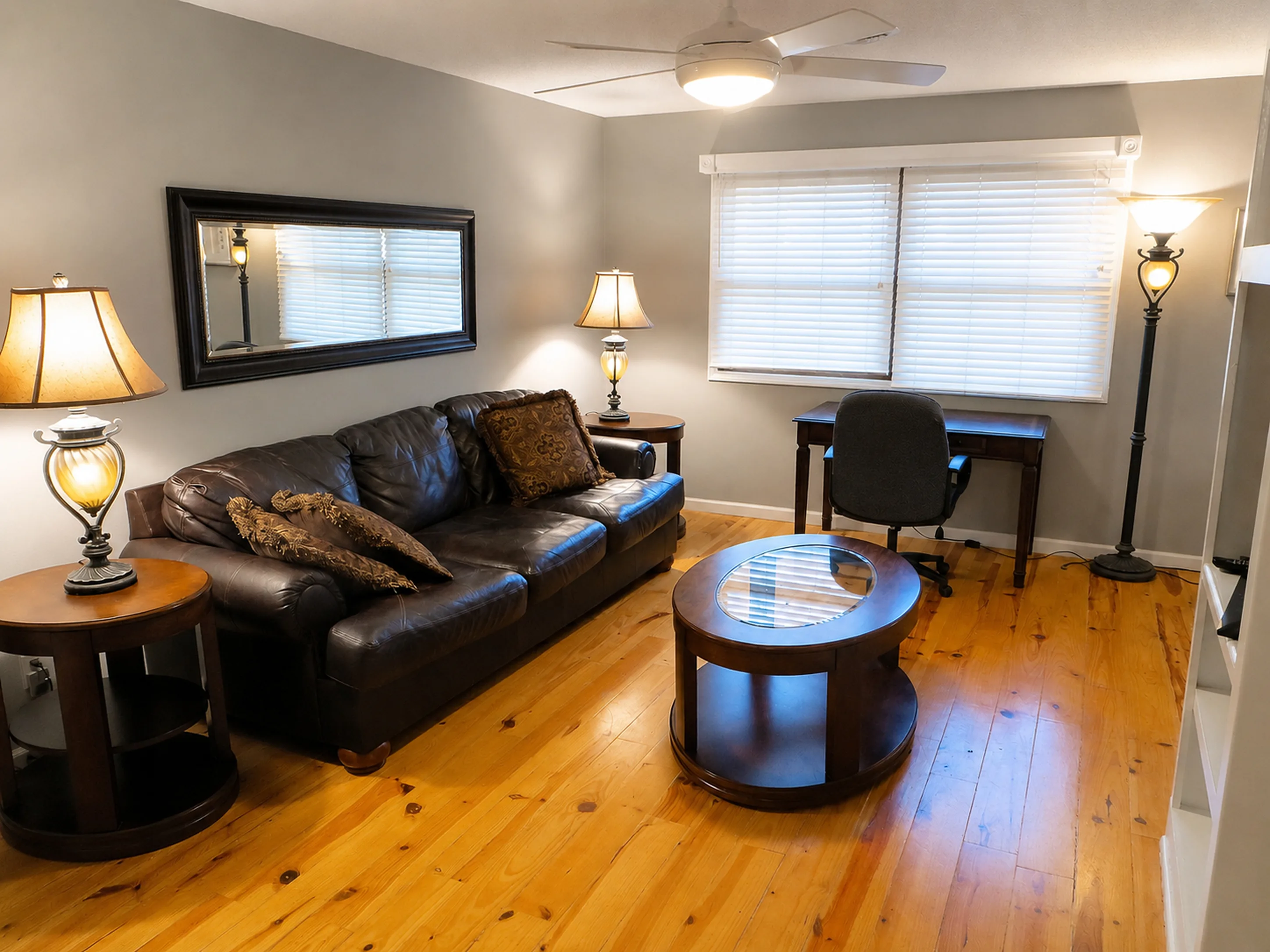 Apartment 1307 D interior view 3