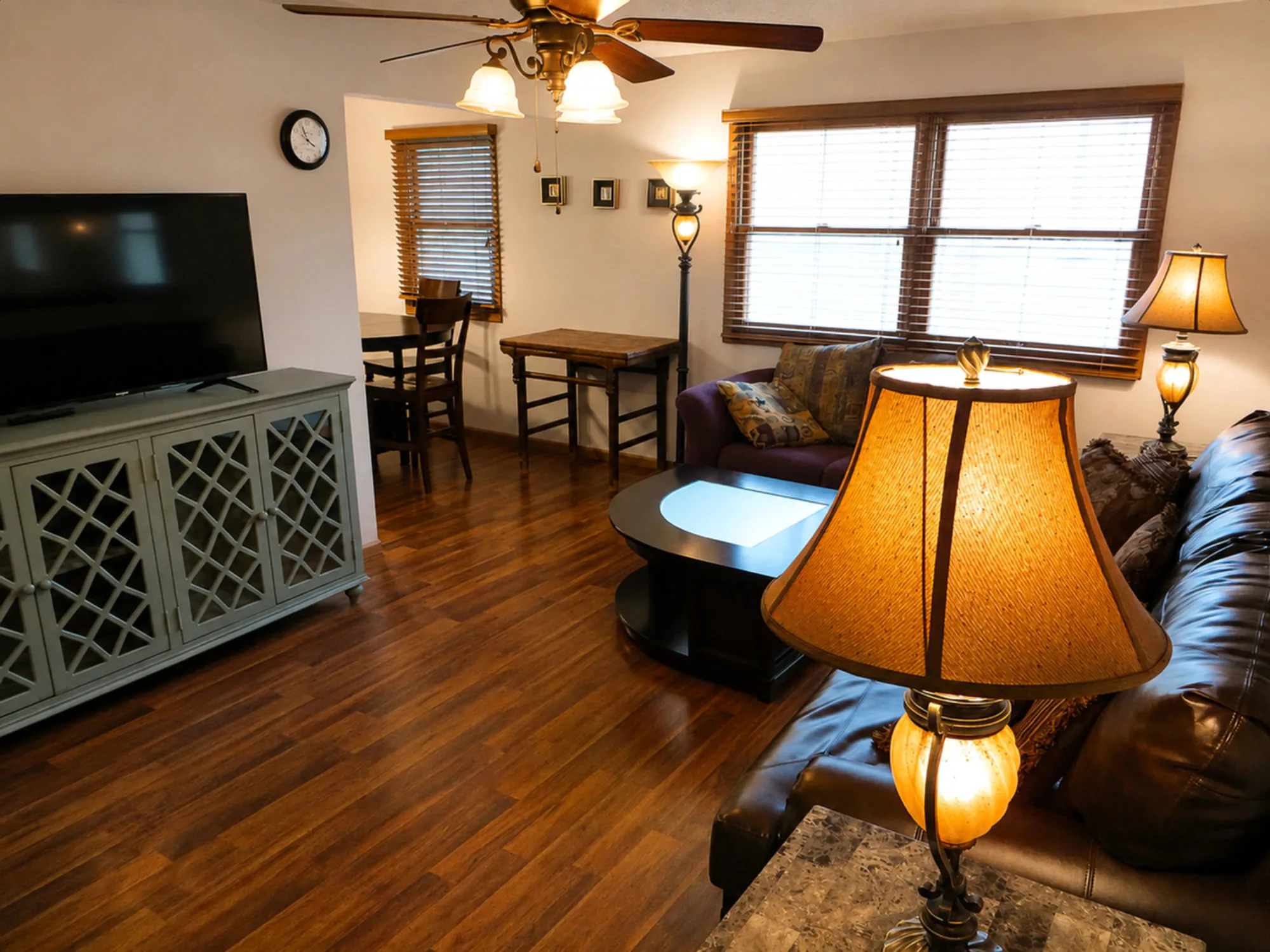Apartment 2004 C interior view 3