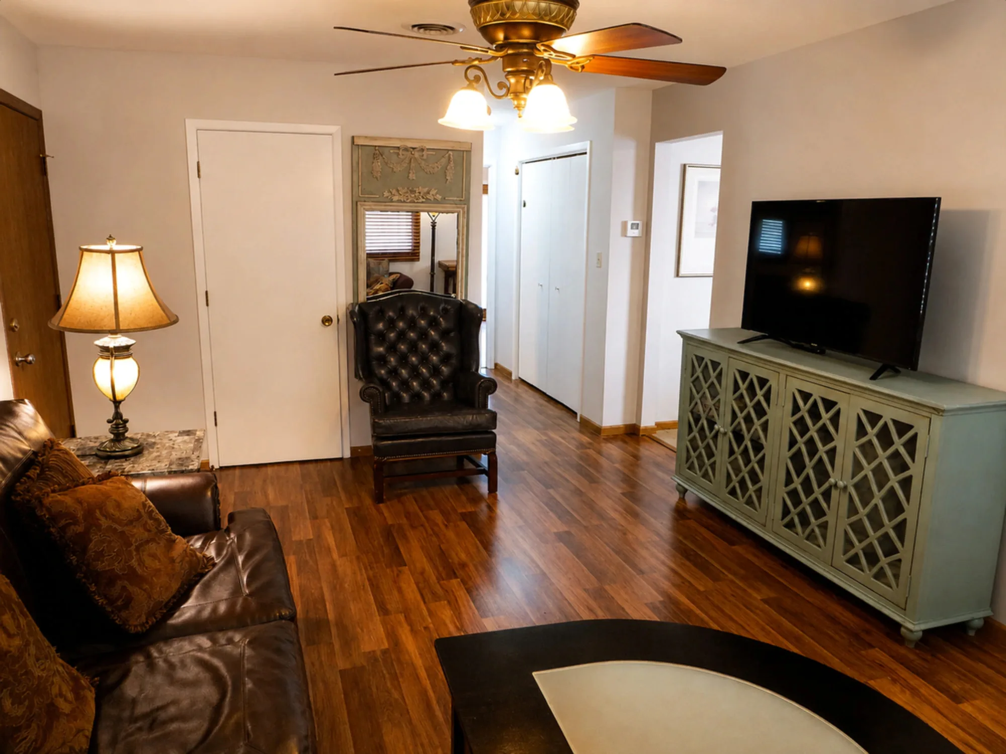 Apartment 2004 C interior view 4