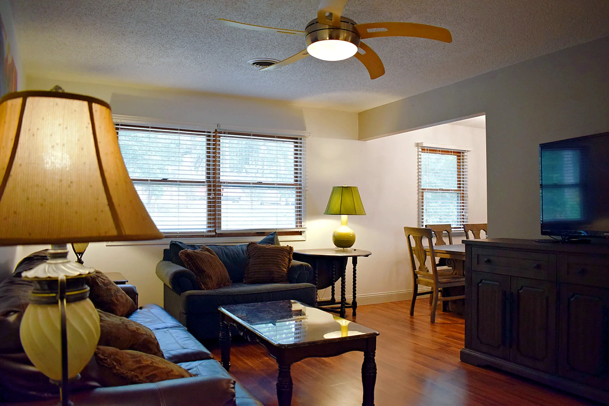 Apartment 2004 D interior view 1