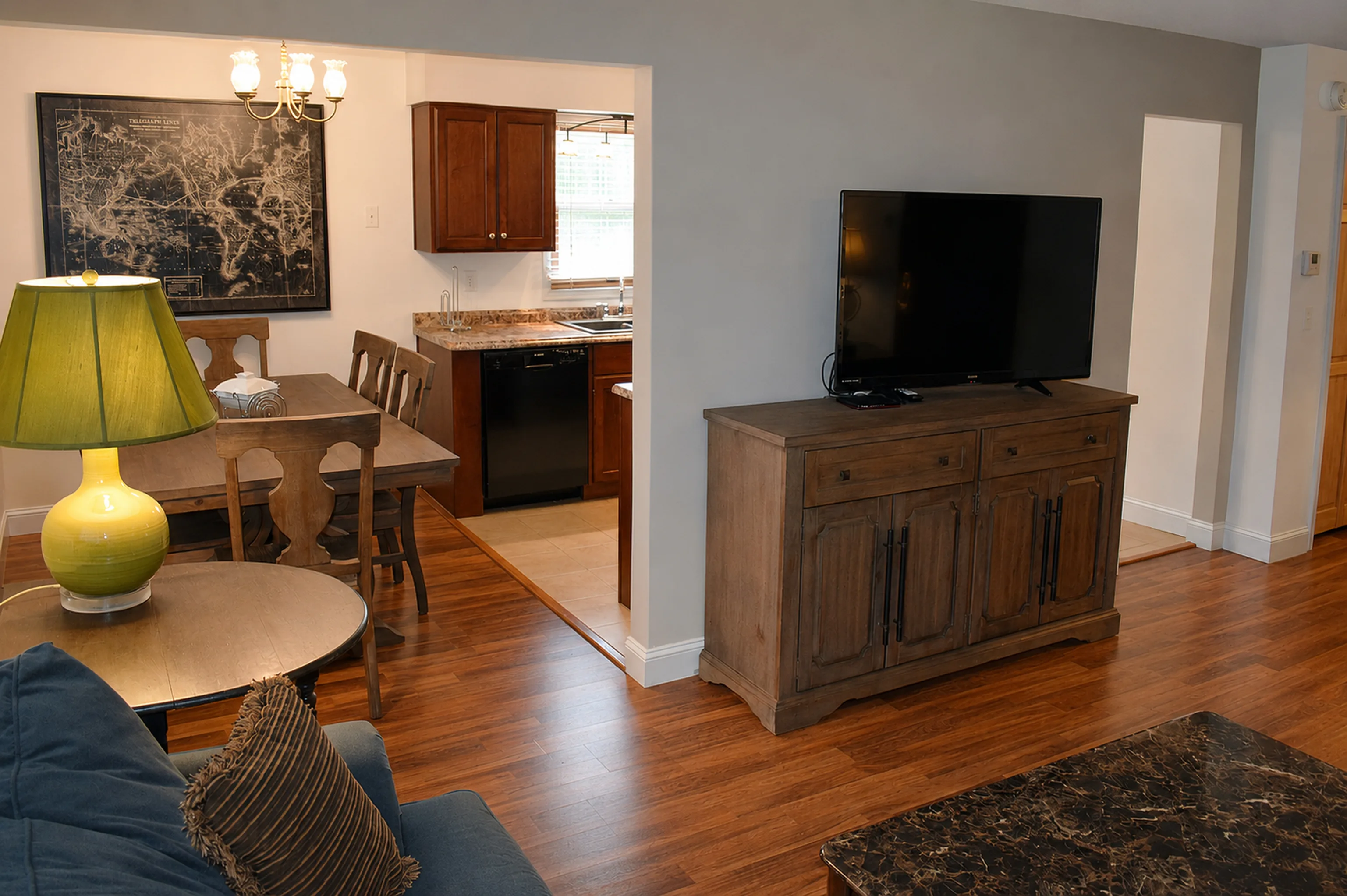 Apartment 2004 D interior view 9