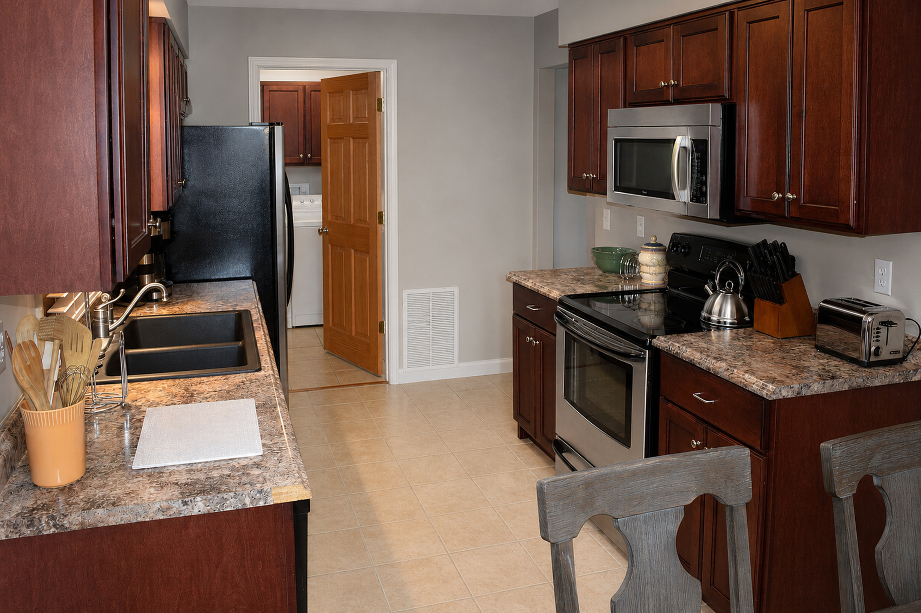 Apartment 2004 D interior view 13