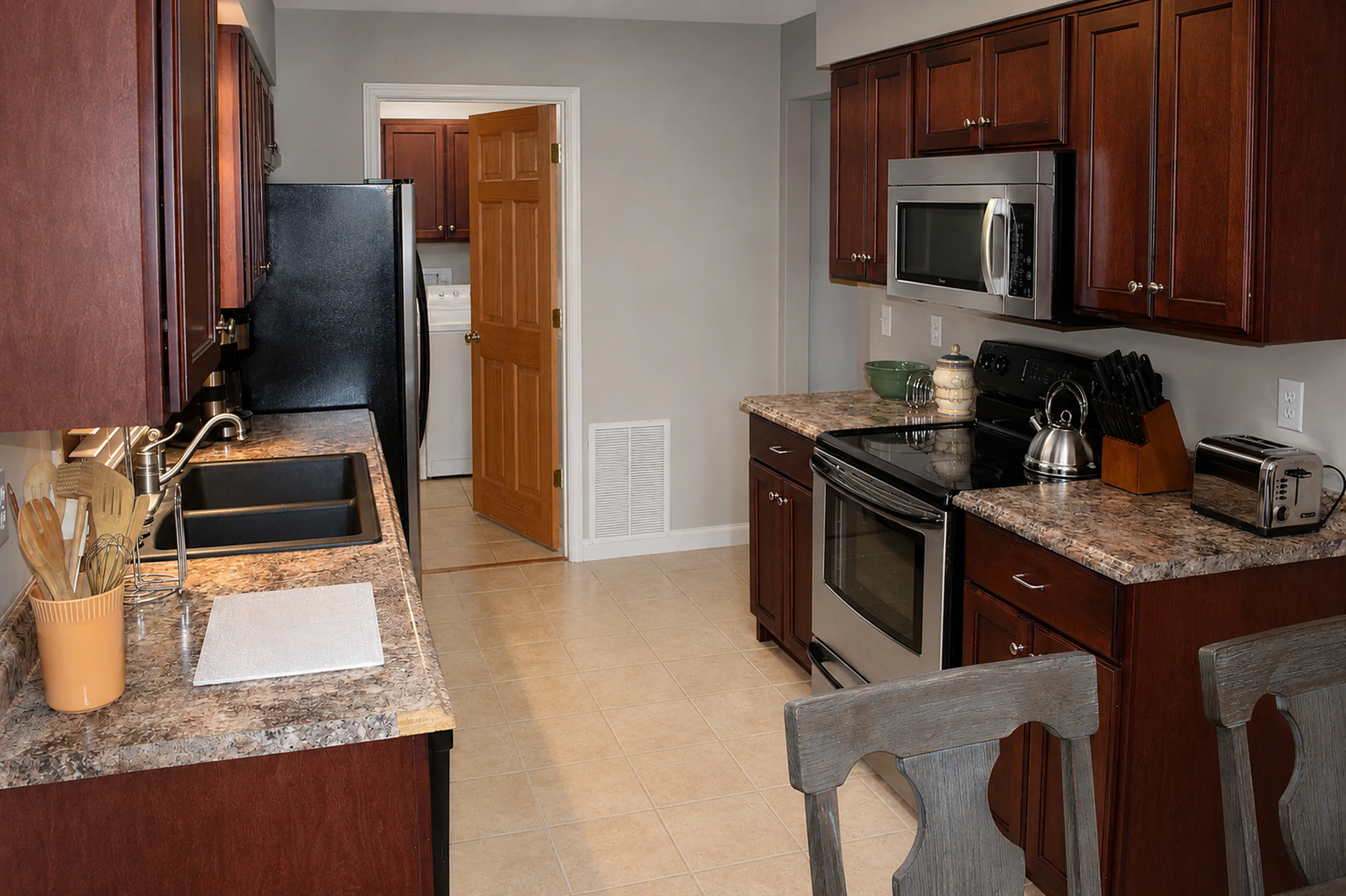Apartment 2004 D interior view 13