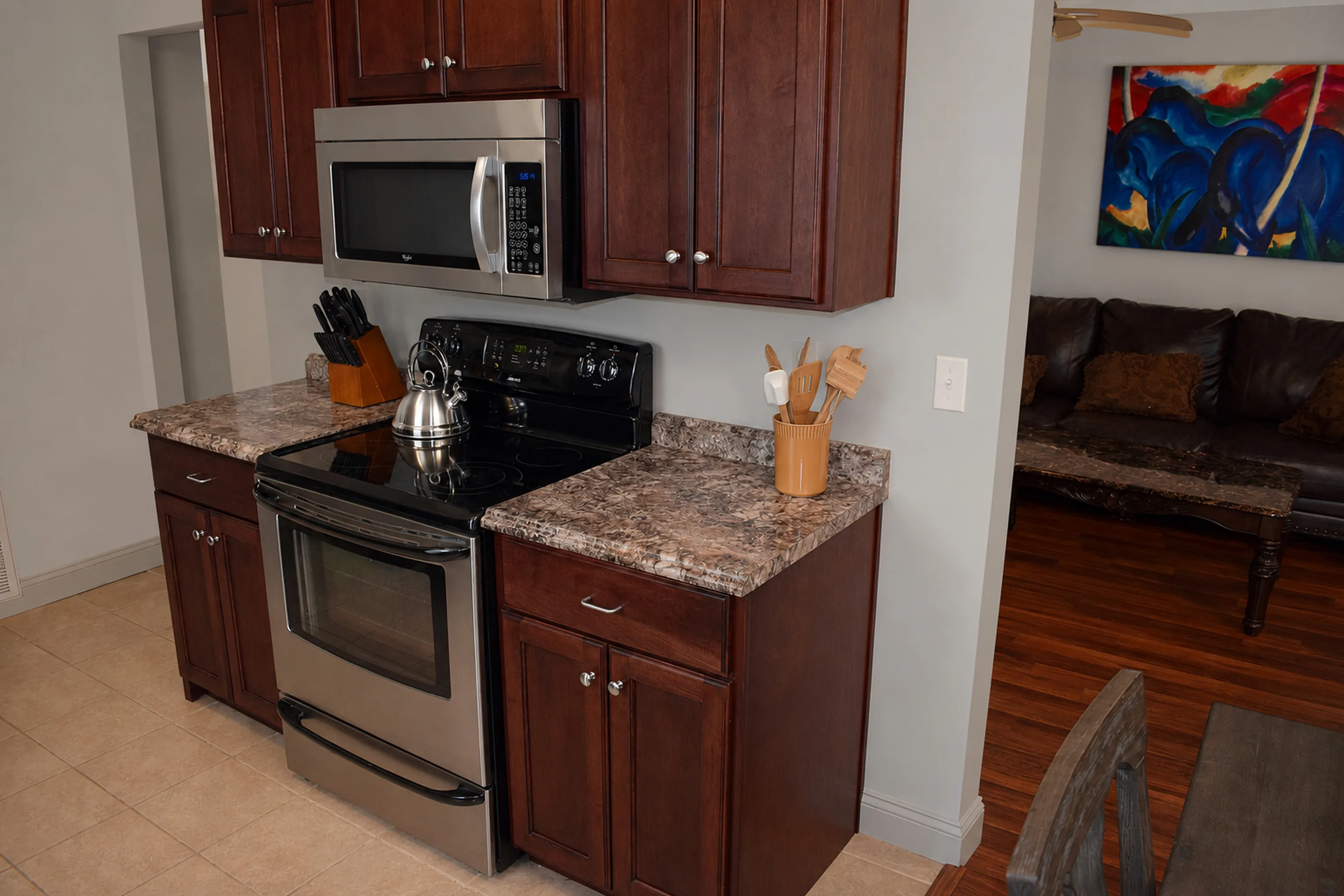 Apartment 2004 D interior view 15