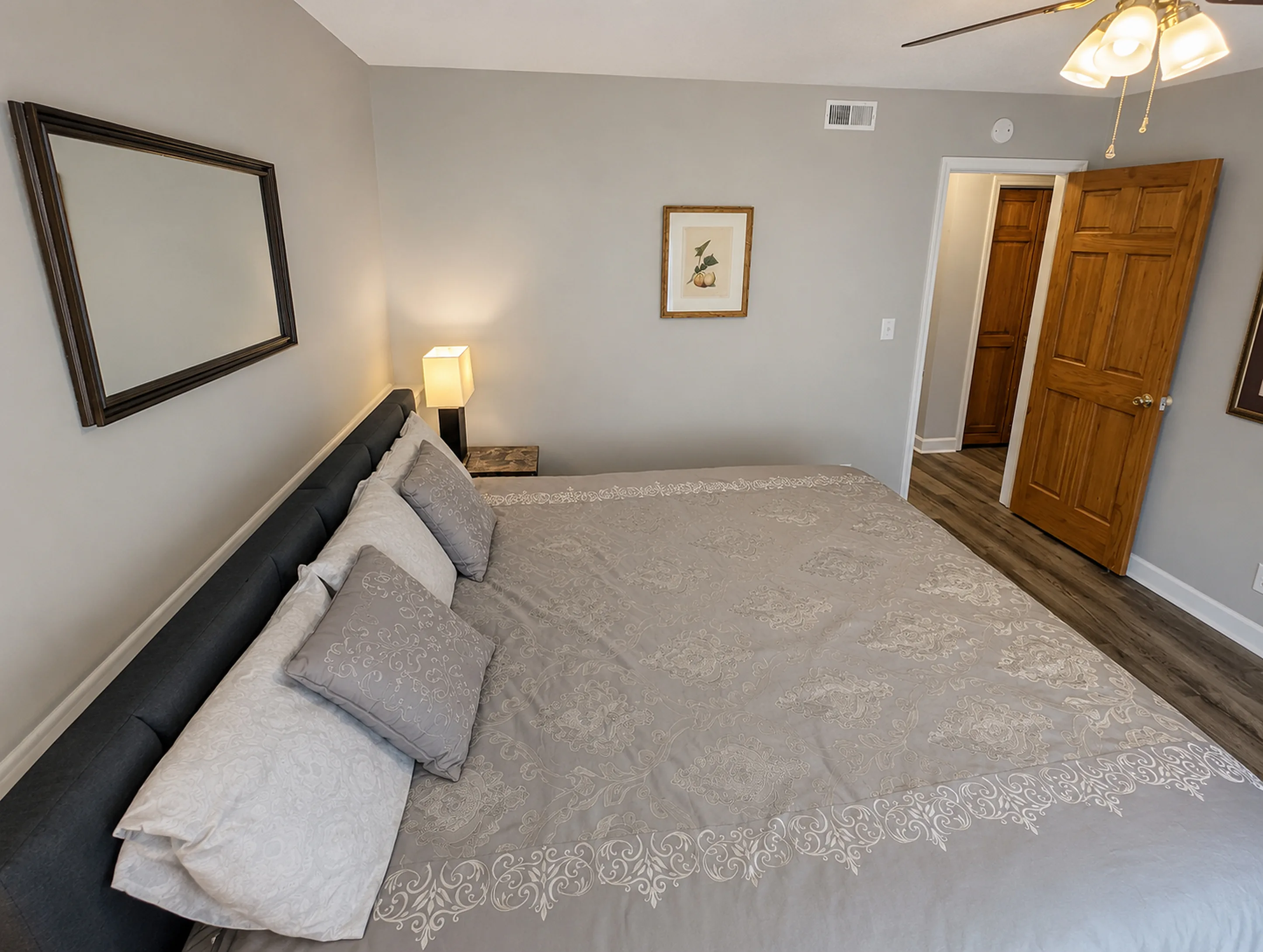 Apartment 2008 B interior view 17