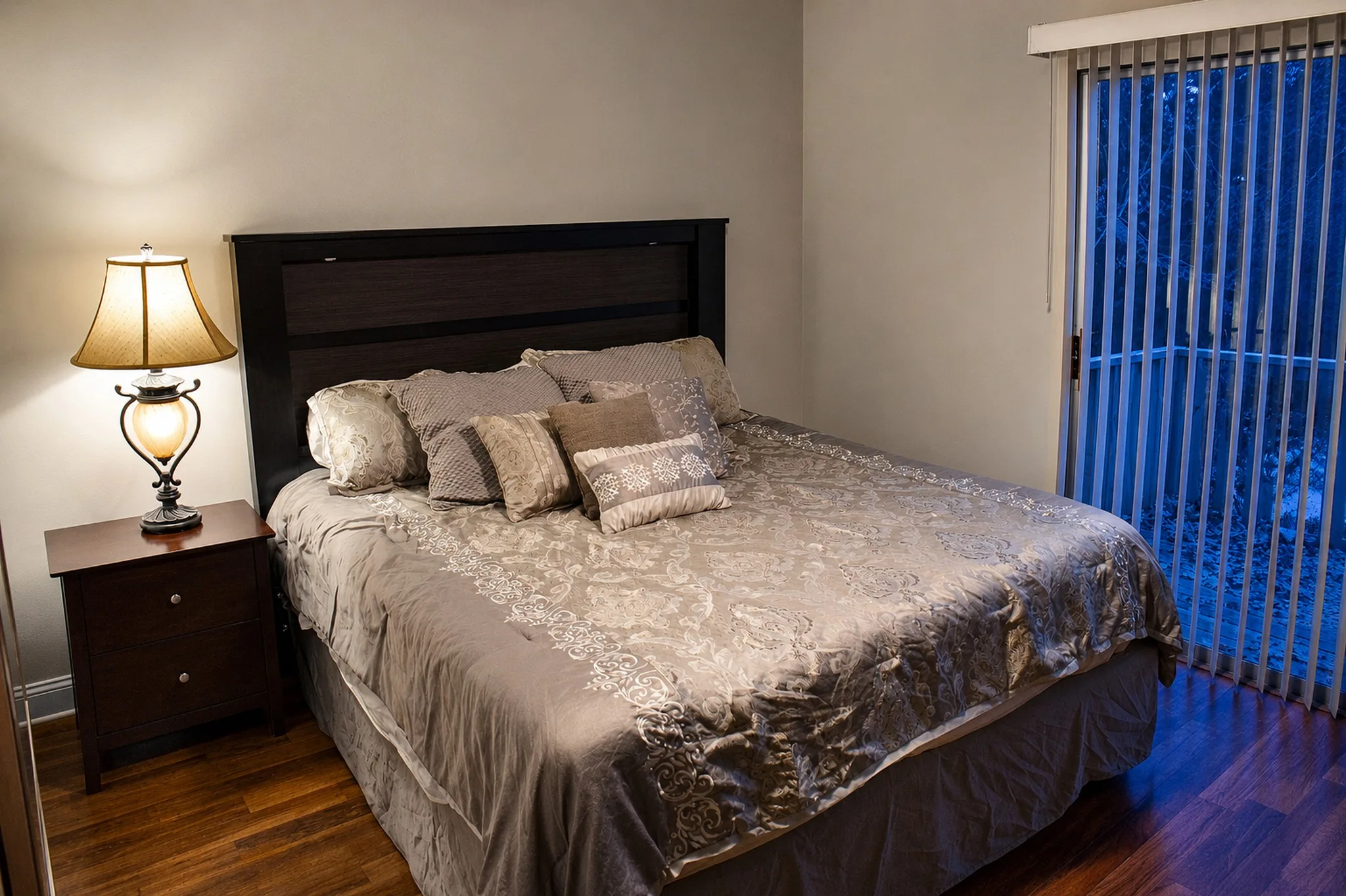 Apartment 2008 D interior view 13